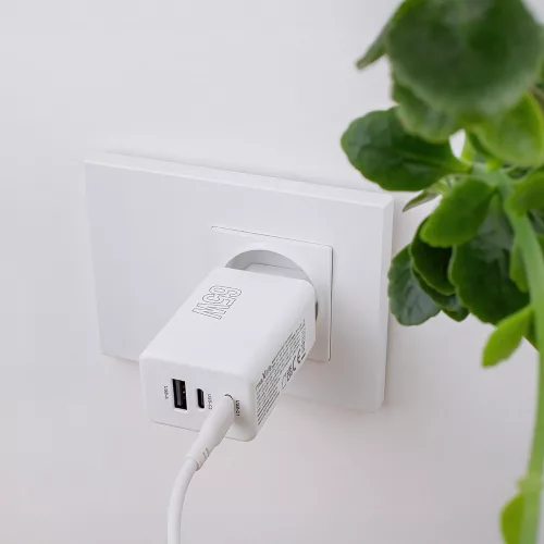 Maxlife MXTC-08-65ACC PD+QC 65W hálózati gyorstöltő adapter 2xType-C + USB - fehér