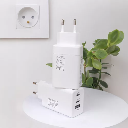 Maxlife MXTC-08-65ACC PD+QC 65W hálózati gyorstöltő adapter 2xType-C + USB - fehér