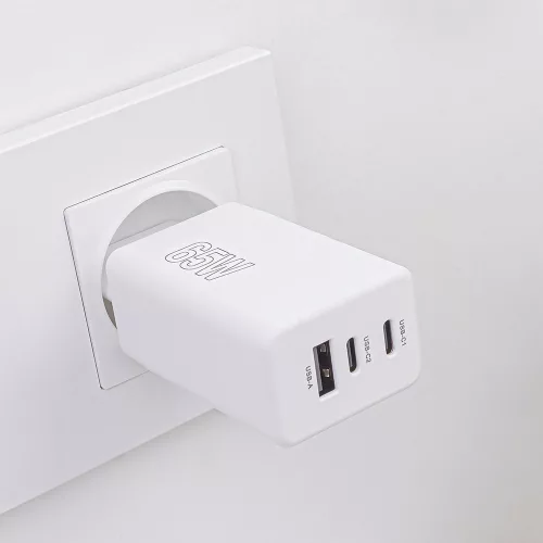 Maxlife MXTC-08-65ACC PD+QC 65W hálózati gyorstöltő adapter 2xType-C + USB - fehér