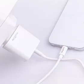   Maxlife MXTC-06 PD+QC 20W hálózati gyorstöltő adapter USB + Type-C + Type-C/Lightning kábel - fehér