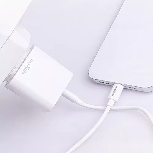 Maxlife MXTC-06 PD+QC 20W hálózati gyorstöltő adapter USB + Type-C + Type-C/Lightning kábel - fehér