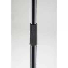   König & Meyer mikrofonállvány – talpas, beépített zajszűrő gumival, fekete KM-26125-300-55
